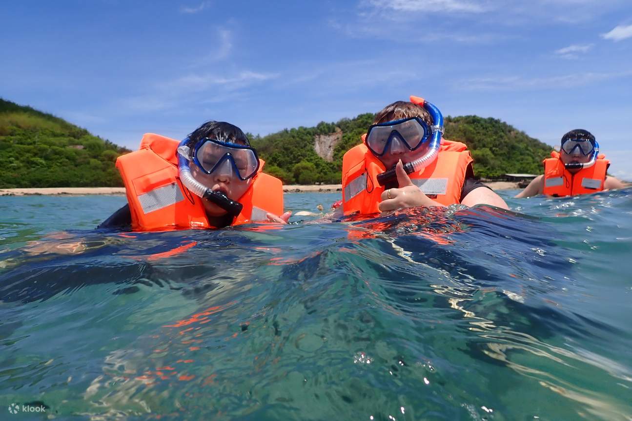Khao Sak, Khao Krok and Koh Larn Big Jump Island Tour with Parasaling, Feeding Fish, Under Sea Walk, Jet Ski and Banana Boat